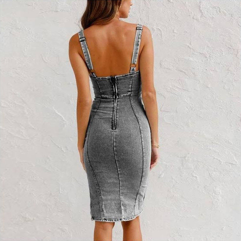 ROBE EN JEAN À BRETELLES