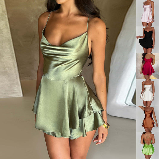 ROBE COURTE SATINÉE À DOS NU