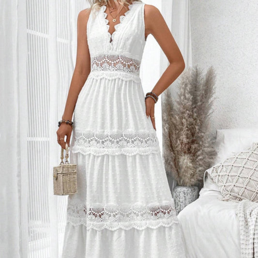 ROBE SANS MANCHES EN DENTELLE