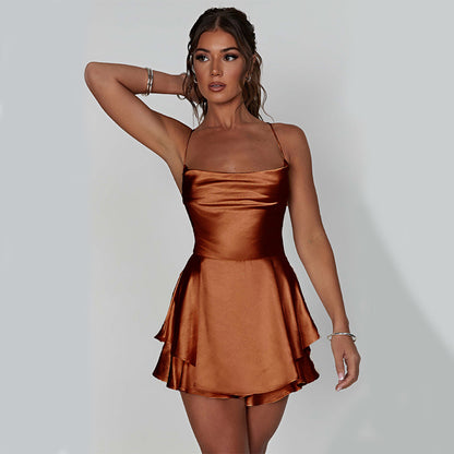 ROBE COURTE SATINÉE À DOS NU